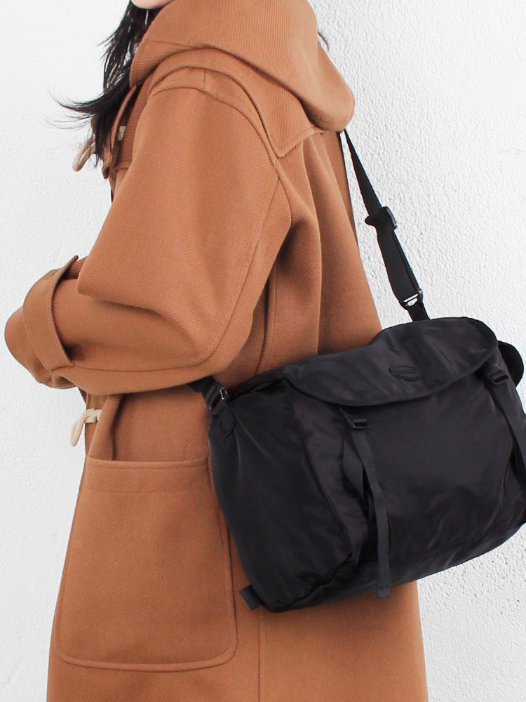 軽い ブラック クロスバック 男女共用 カジュアル 横に掛けるバッグ 旅行 スポーツバッグ 補助バッグ バックル装飾 ジッパー