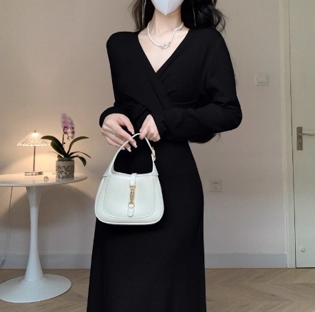 ワンピース モテアイテム エレガント あったか ふわもこ セクシー ニットワンピ ロング丈 袖あり カシュクール フレア Aライン ニット ふわふわ 伸縮性 薄手 大人可愛い きれいめ シンプル