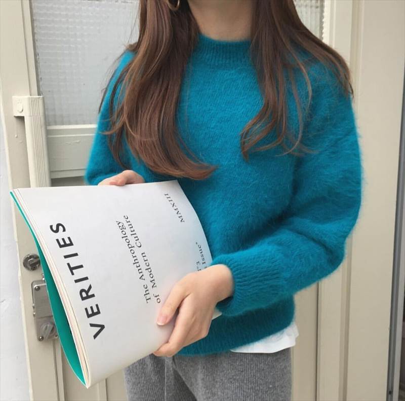 セーター 袖あり 長袖 ラウンドネック ベルベット きれいめ シンプル カジュアル 大人 上品 おしゃれ お洒落 かっこいい レトロ 大人女子 こなれ感 ラフ モダン 主役級 存在感 抜け感 ヨーロピ