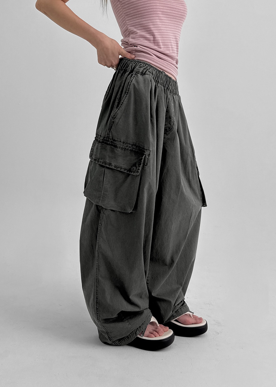 (UNISEX)クッディングピグメントカーゴバルーンワイドツーウェイパンツ