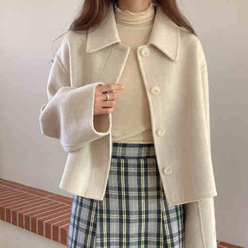 ウール ショート コート ジャケット レディース ボタン ゆったり 大人可愛い シンプル カジュアル 着回し レトロ おしゃれ 上品 お出かけ デート 楽ちん 普段使い 白 黒 ベージュ フリーサイズ