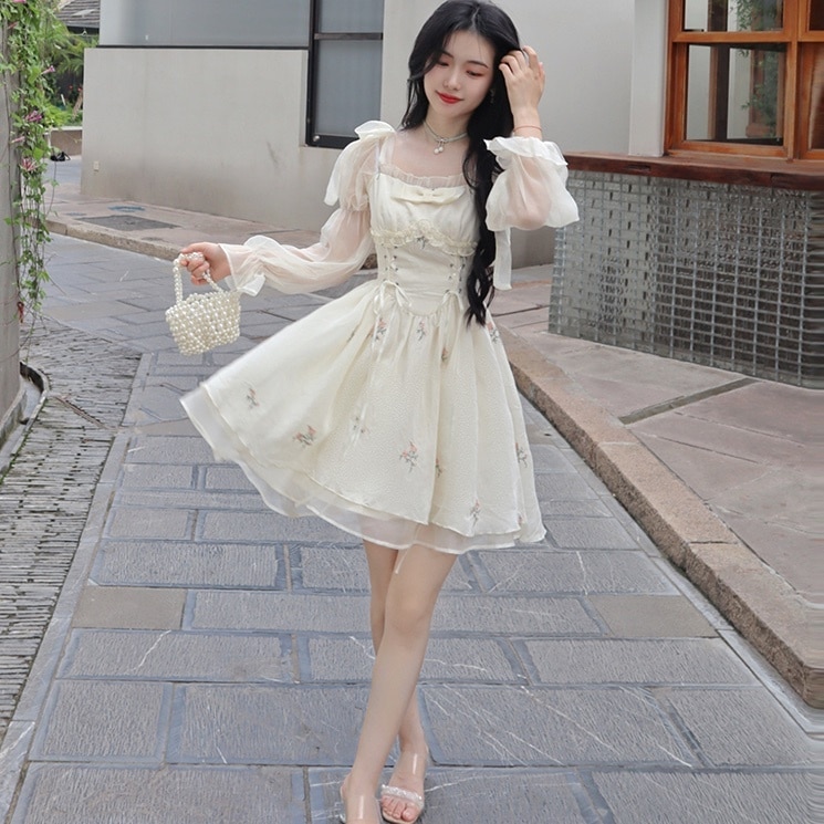 ワンピース フレアワンピース ミニ ミニ丈 ショート ショート丈 袖あり 長袖 スクエアネック フレア レース 刺繍 チュール フリル リボン ウエストマーク バックシャン バックコンシャス 編み込み 8,914円