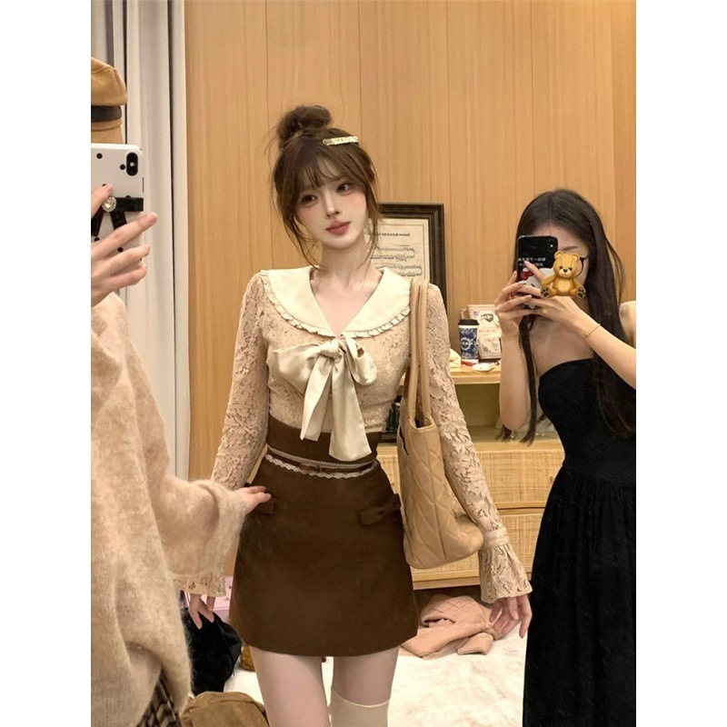 リボン結びのレースのレトロなスリムフィットトップスハイウエストヒップを包むショートスカートのツーピーススーツ