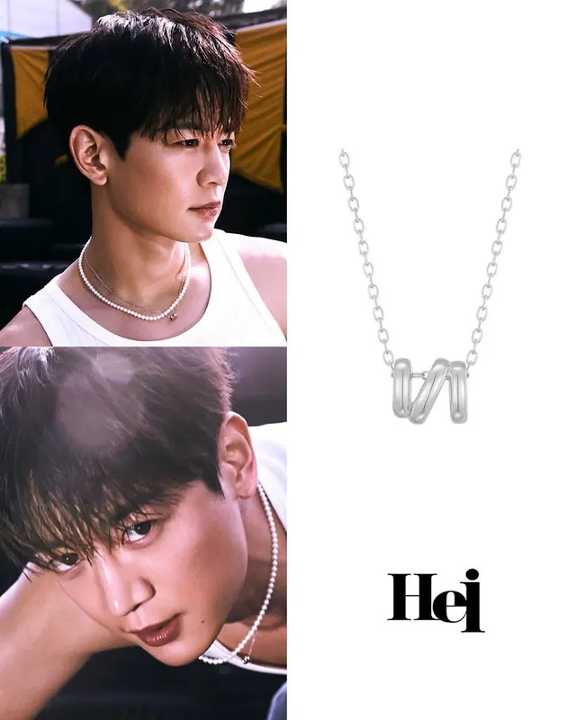 LILIES PENDANT NECKLACE