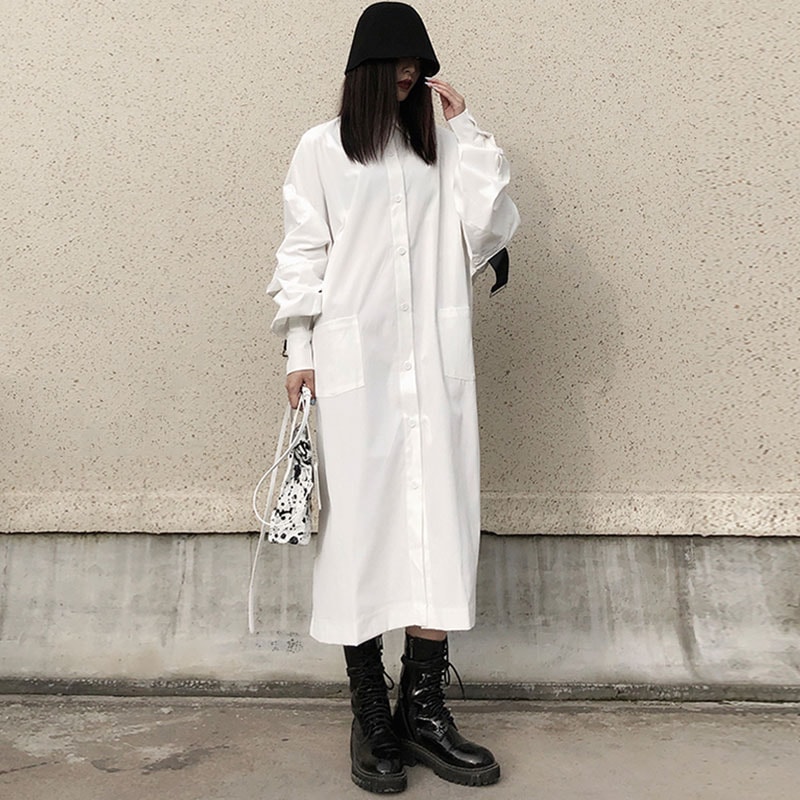 女性のルーズホワイトミッドレングスドレスシンプルカジュアルサイドスプリットシャツドレスファッションラージサイズ新しいパーソナリティベルトスリムカジュアルドレス