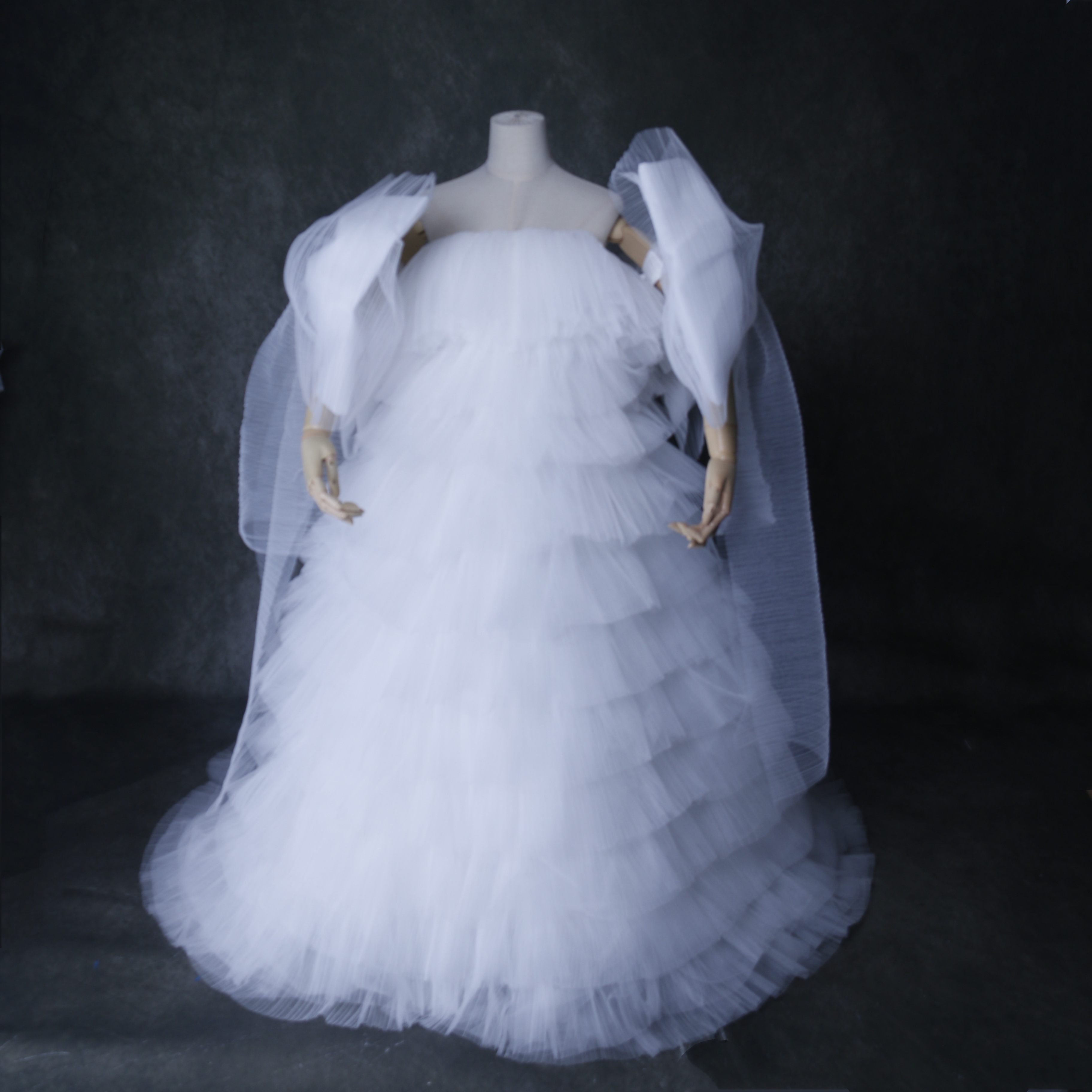 豪華！ウエディングドレス ベアトップ 姫袖 プリンセスライン 柔らかく重ねたチュールスカート 披露宴/挙式 28,845円