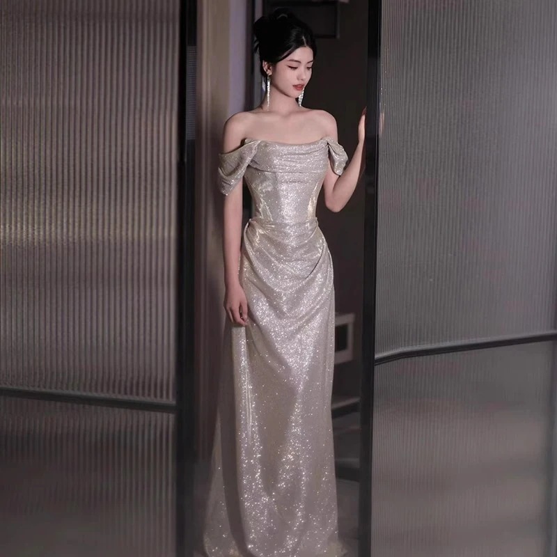 ワンピースドレスドレスドレス女性のためのワンショルダースカート2025気質エンゲージメントバンケットホストハイエンドドレス花嫁