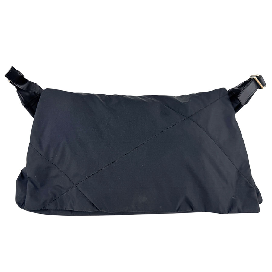 サルヴァトーレフェラガモ Salvatore Ferragamo ショルダーバッグ ナイロン ブラック ユニセックス z5897 6,800円