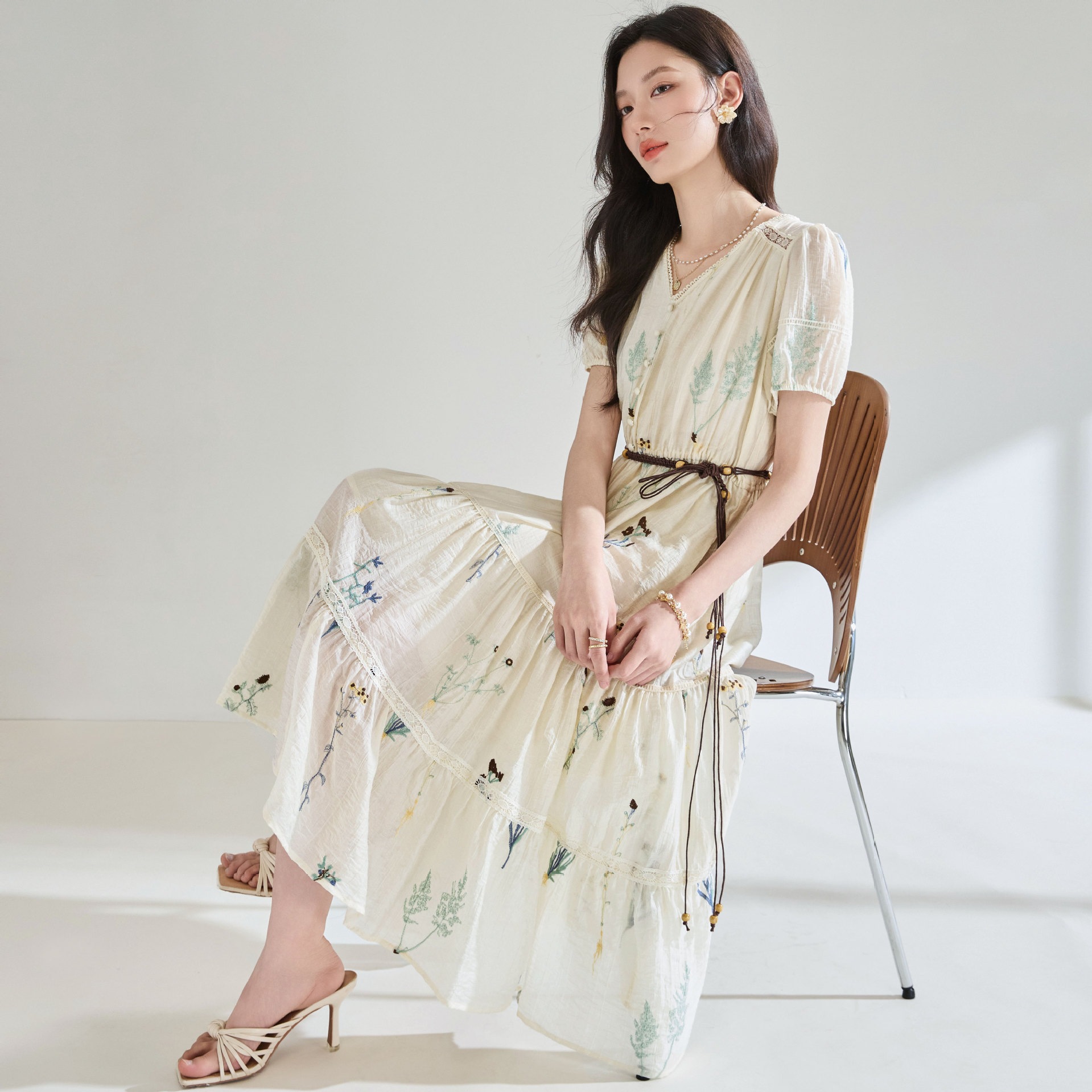 【送.料.無.料.急速発送】重工業植物刺繍天糸皺筋理設計中長ワンピース