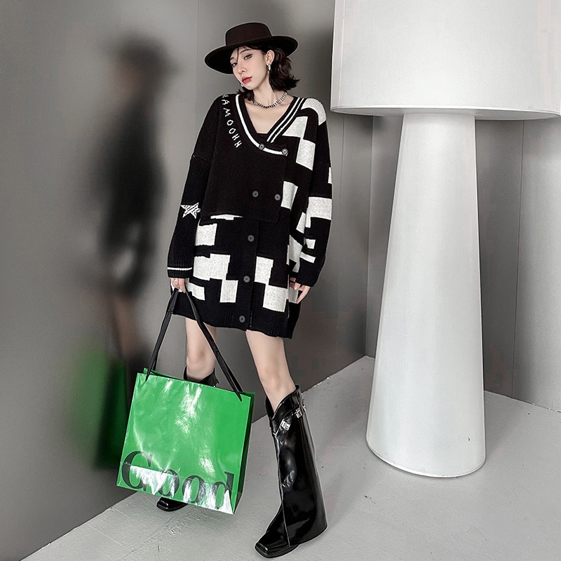 【Noir Mode】 秋冬 Vネック チェック柄 ニット デザイン性 ブラックコーデ 大きいサイズ レディース 体型カバー ニットトップス セーター アウター