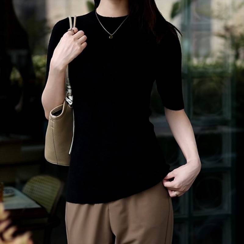 クーポン有トップス レディース Tシャツ カットソー ニット 春 秋 普通丈トップス 半袖 五分袖 ハーフタートルネック スリム 細身 スマート すっきり 伸縮性 カラバリあり ブラック 黒 グレー