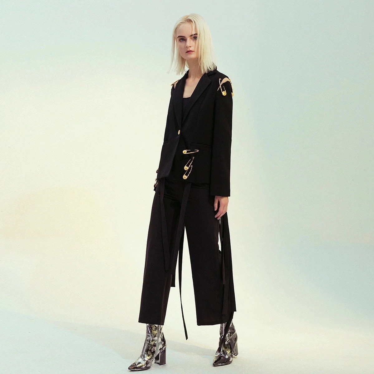 【Europe Style.O今週の割引は 25% オフですF】ピン飾り ドッキング スーツ レディース 春夏 おしゃれ トップス ママスーツ フォーマル 入学式 卒業式 入園式 卒園式 メガ割