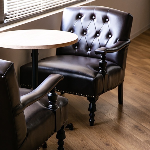 アームチェア IW ブラウン 1人掛けレザー調 ソファ チェア 椅子 アンティーク調 重厚感 ビンテージ調 レトロ 完成品