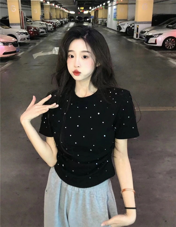 トップス Tシャツ ビジュー 袖あり 半袖 ラウンドネック かわいい 大人可愛い きれいめ シンプル カジュアル 大人 上品 おしゃれ お洒落 大人女子 こなれ感 無地 春 夏 10代 20代 30代