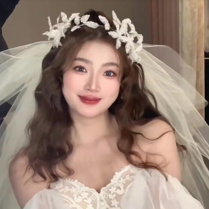 ウエディングベール ウェディングベール カチューシャ ヘッドドレス 花 ブライダル チュール リボン 花嫁 結婚式 髪飾り ティアラ 冠 上品 エレガント 前サテン 後レース ショート ベール レース