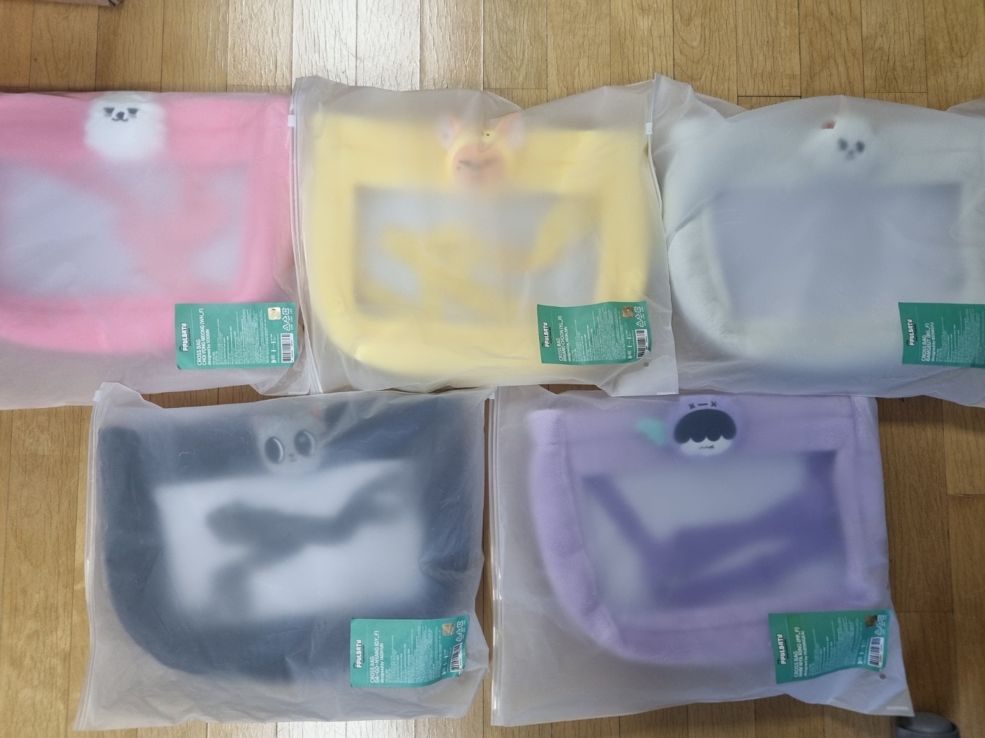 PPULBATU WARI WARI TOMORROW X TOGETHER Official Character POP-UP MD CROSS BAG 7,380円