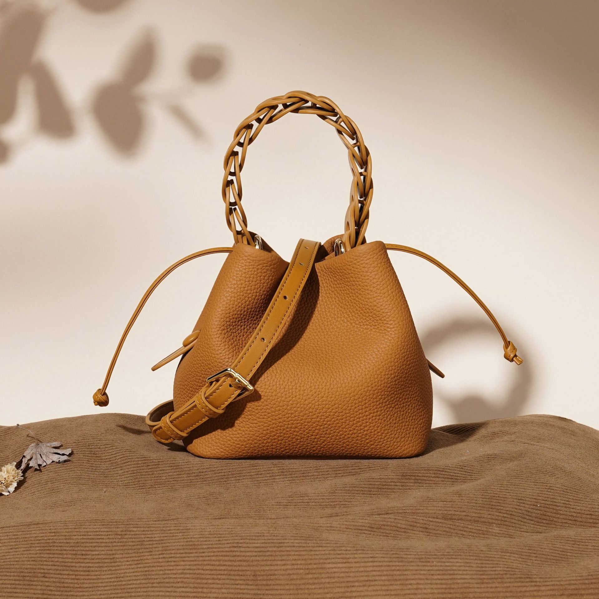 【本革】通勤バッグ/斜め掛けバッグ/リュック/ハンドバッグ/大容量/ショルダーバッグ/レディースレザーバッグ/トートバッグ/旅行バッグ/バケットバッグ/ヴィンテージバッグ 4,519円