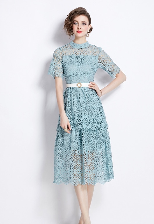 軽くて豪華透かし彫りの花のレースのワンピース高級感の多層のハスの葉の辺のケーキのスカートの名媛の風のドレス