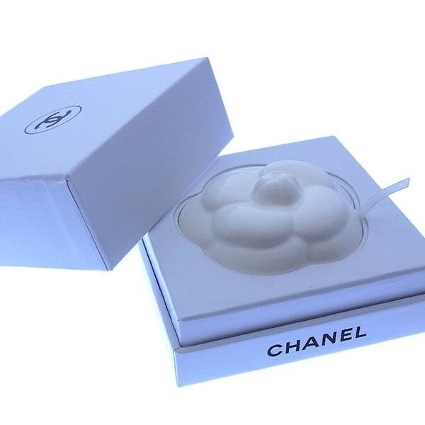 置物 ペーパーウェイト カメリア 顧客限定品 ノベルティ ホワイト 中古 10,521円