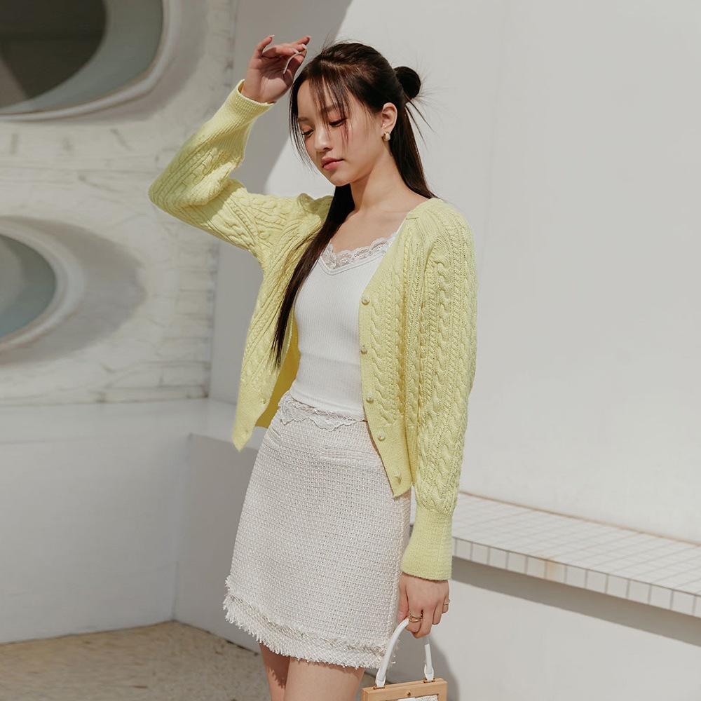 Vネックケーブル編みショートカーディガン