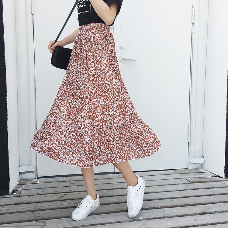 3074.夏にピッタリ ウエストゴム 膝丈スカート（レッド 小花柄）