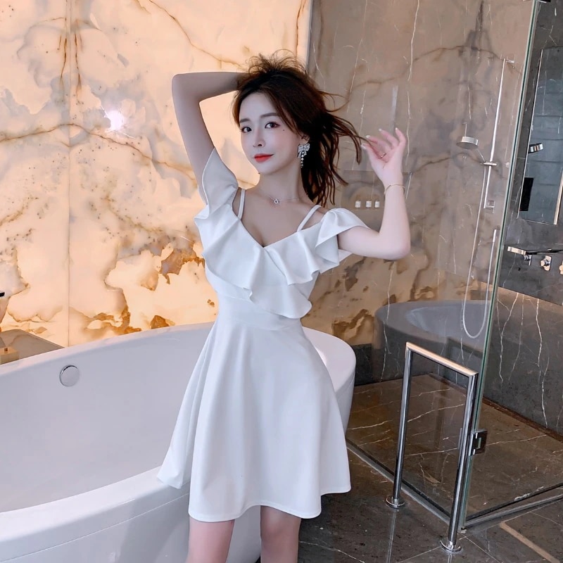 EVENING小さなローカット イブニング ドレスの女性の宴会気質ビッグ スイング ショート セクシーな黒のサスペンダー ドレス