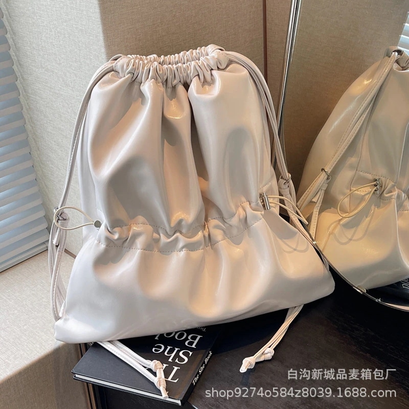 【超お得1つ買うと10個もらえる】メガ割ナップサック 学生リュックサック 韓国 新作 夏 巾着 レジャー シンプル 大容量 ショルダーバッグ