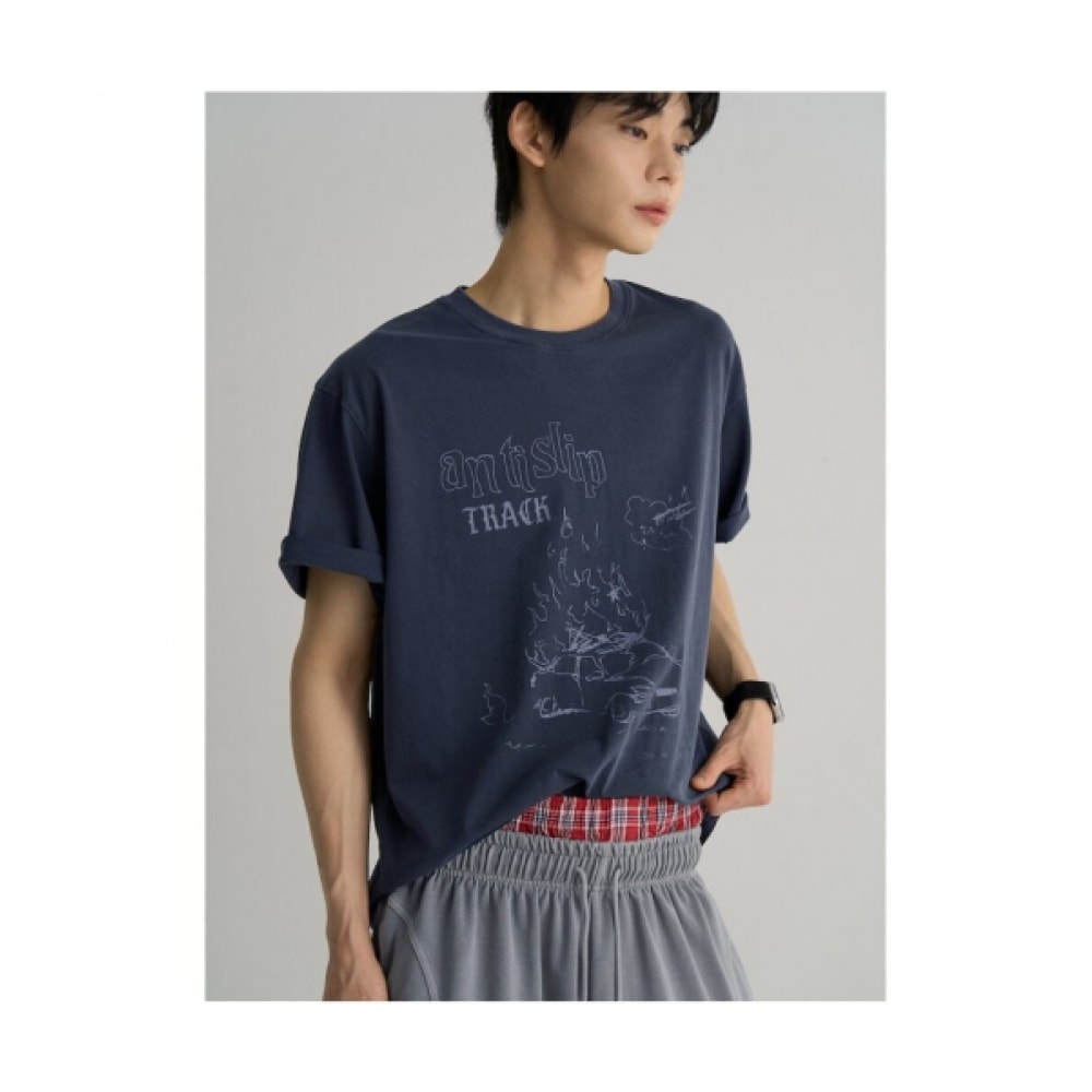 8SECONDS グラフィックショートスリーブ T シャツネイビー