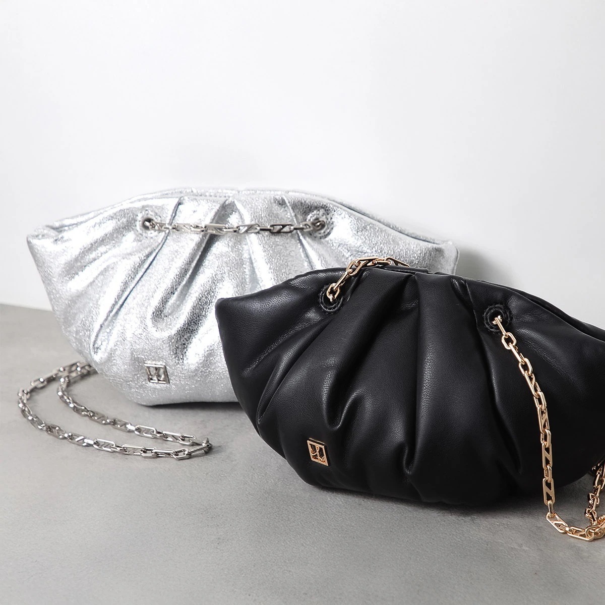 LE VERNIS ル・ベルニ ハンドバッグ Momo mini bag 242-210513 レディース チェーン ショルダーバッグ メタルロゴ 2WAY 鞄 カラー2色 【mega】 9,636円