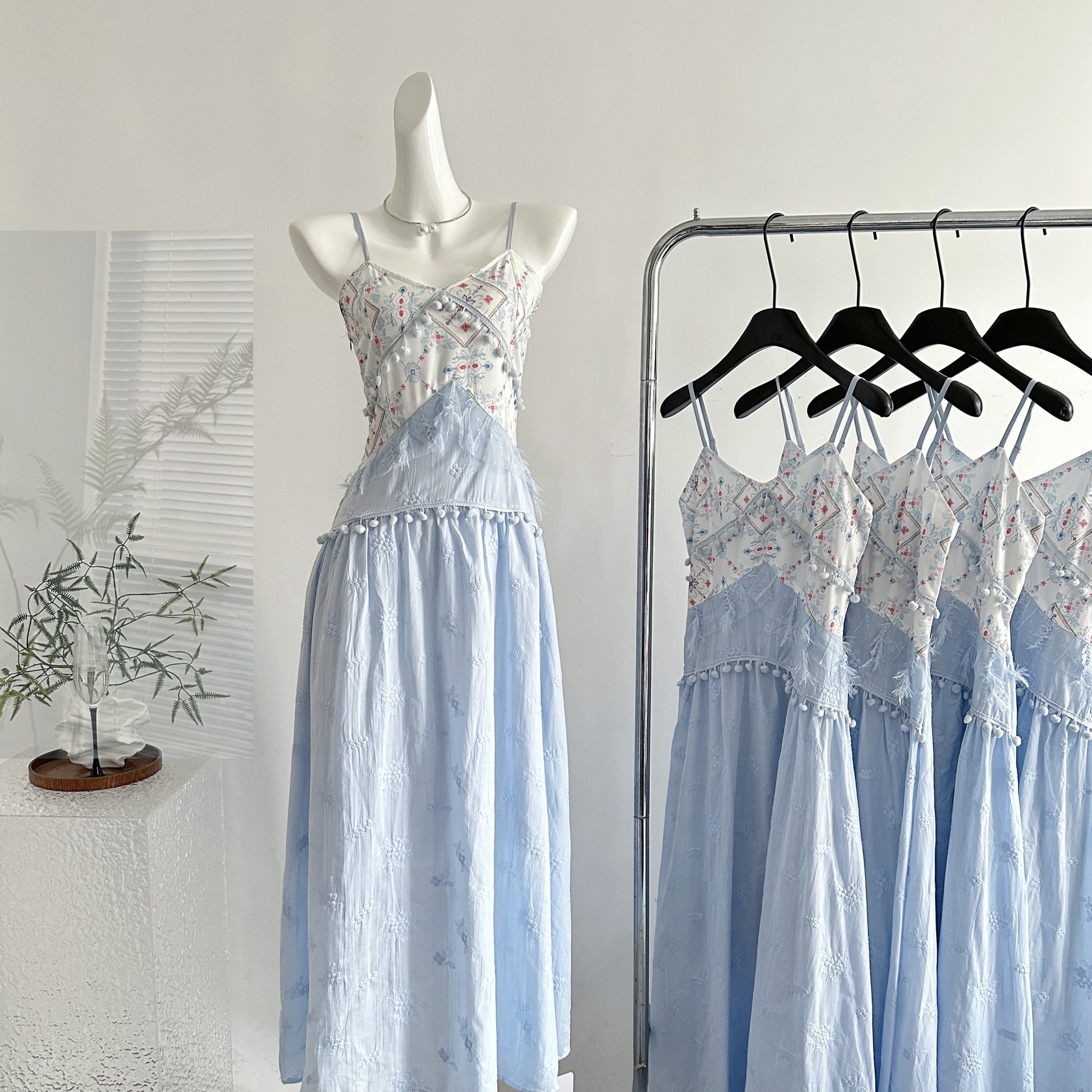 【急速出荷】羽鳶デザインライトブルーA振子ウエストキャミソールワンピース