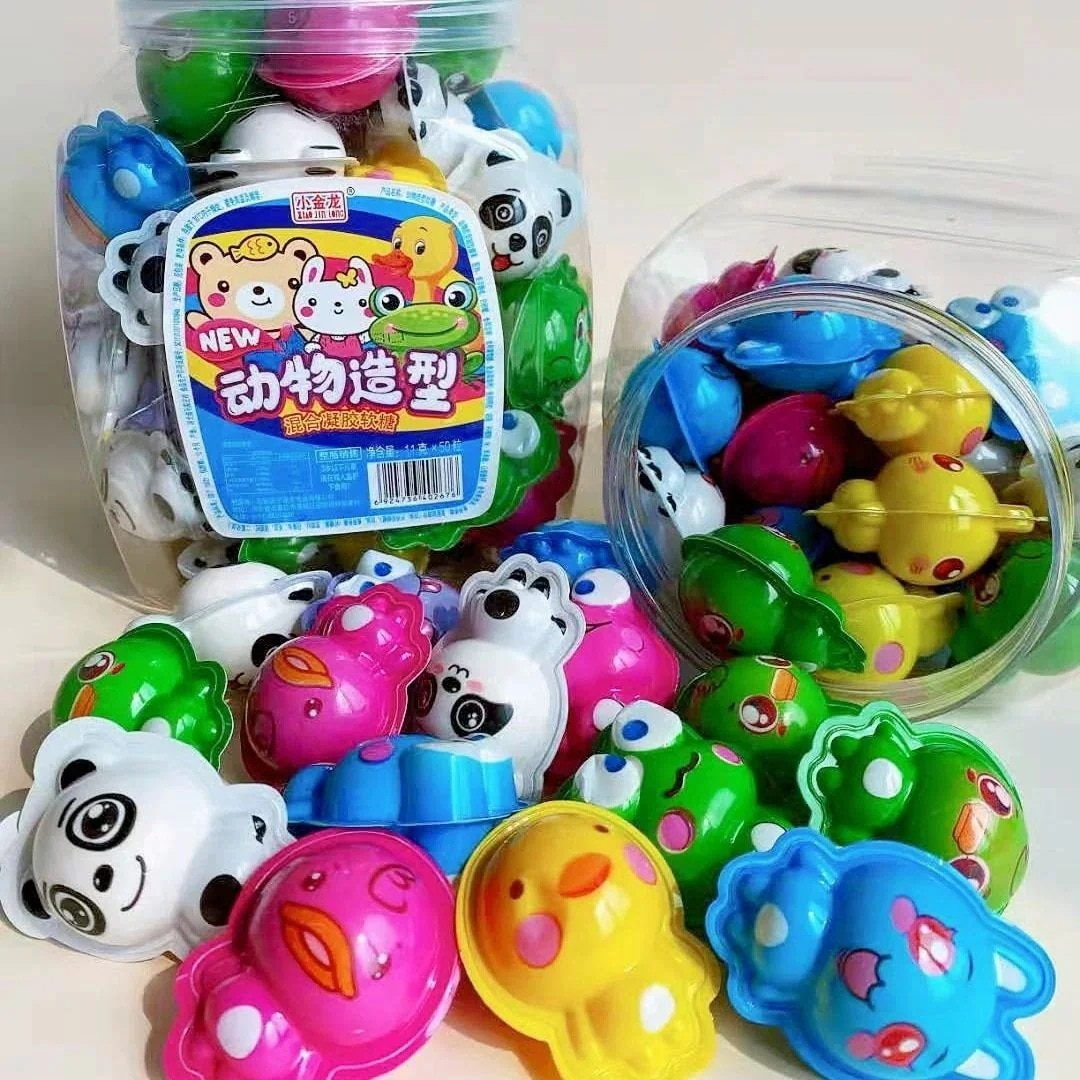 発的なグミ フルーツ フレーバー 弾動物の形の子供たちがホリデー ギフト キャンディを共有します