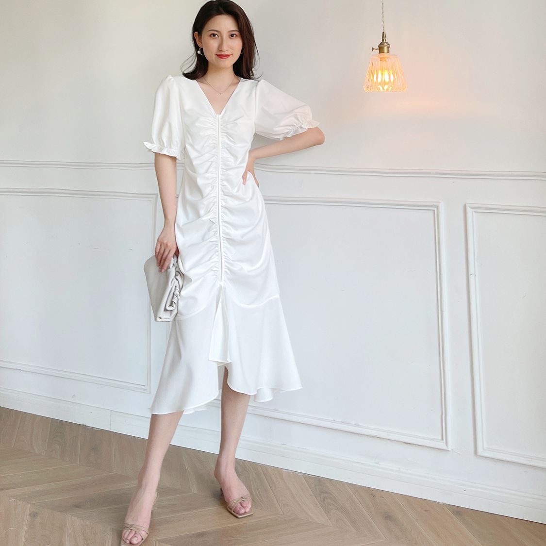 ワンピース レディース ワンピドレス 膝下 ミモレ丈 袖あり 半袖 パフスリーブ Vネック 襟なし フィッシュテール ギャザー入り フレアスリーブ ホワイト 無地 きれいめ エレガンパーティー 韓国