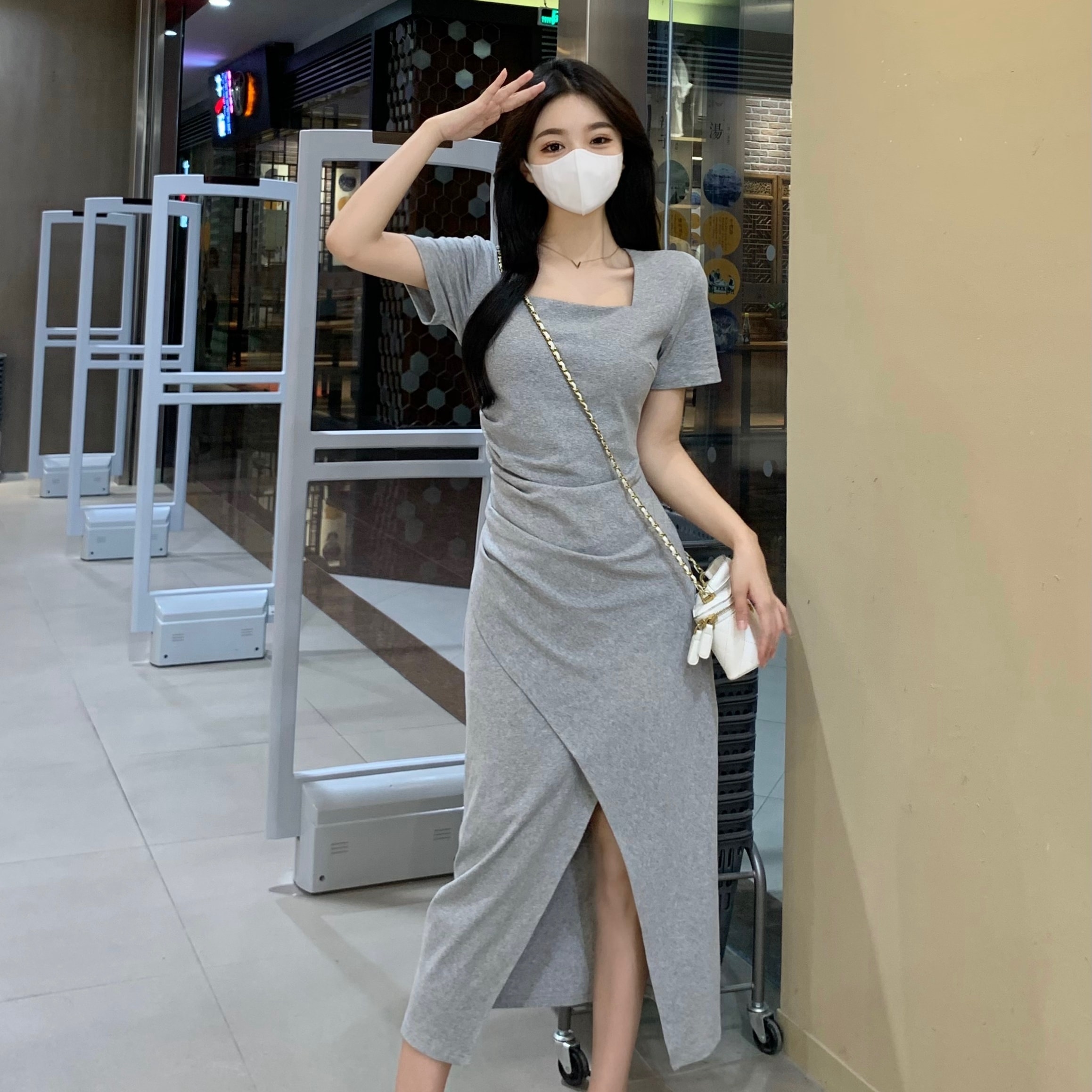 ワンピース ミモレ丈ワンピース 半袖 スクエアネック ミモレ丈 タイトワンピース スリット かわいい 大人可愛い きれいめ シンプル カジュアル 上品 おしゃれ かっこいい 大人女子 こなれ感 レトロ