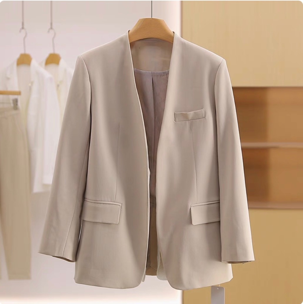 レディース トップス ジャケット 上着 デート ミディアム丈 袖あり 長袖 萌袖 襟なし スマート 前開き 伸縮性 かわいい 大人可愛い きれいめ シンプル カジュアル 上品 おしゃれ お洒落