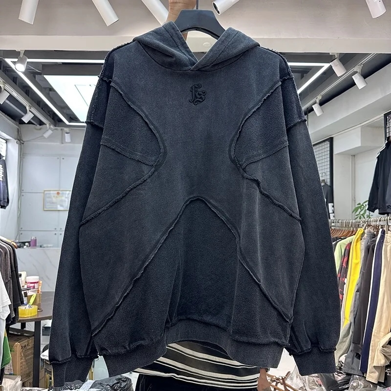 モノクロデザインのプロセスパーカー