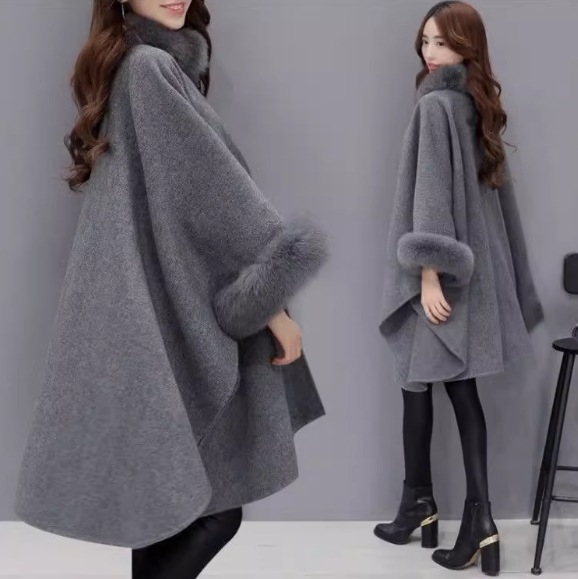 アウター ポンチョ ケープ 袖なし ハイネック 襟なし かわいい 大人可愛い きれいめ シンプル 上品 おしゃれ かっこいい レトロ こなれ感 ラフ 個性的 クール モード系 存在感 都会的 無地