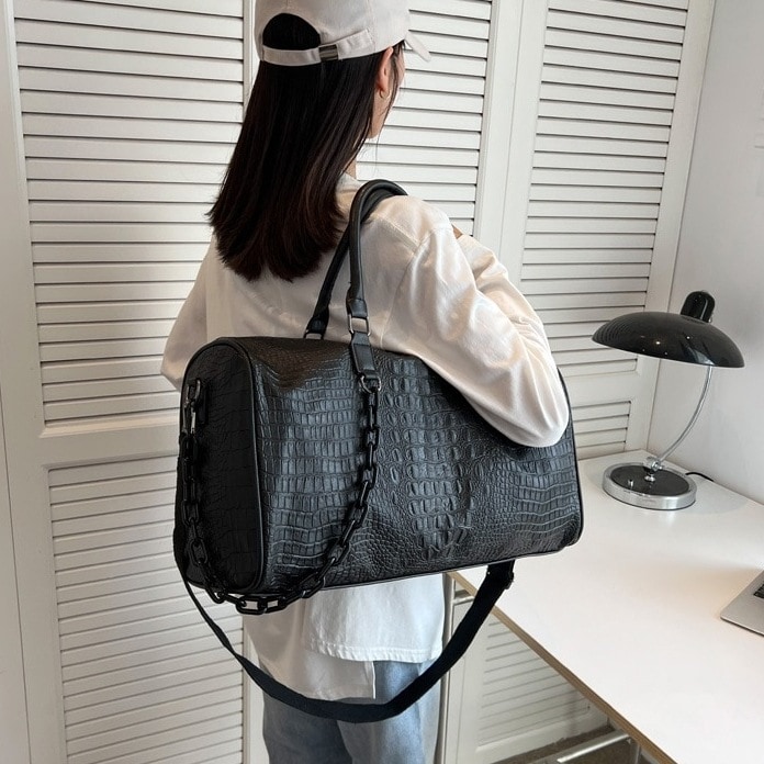 型押しボストンバッグ ボストンバッグ 小旅行バッグ 大容量 韓国 レディース オルチャン ソフトレザー 防水 ジムバッグ 軽量 2wayバッグ ショルダーバッグ ハンドバッグ チェーン付き