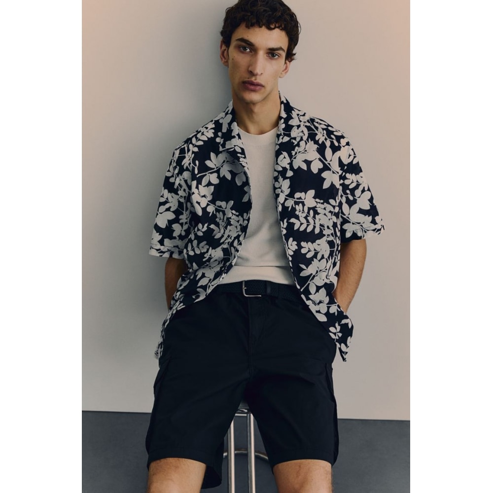 H&M レギュラーフィットカーゴショーツブラック