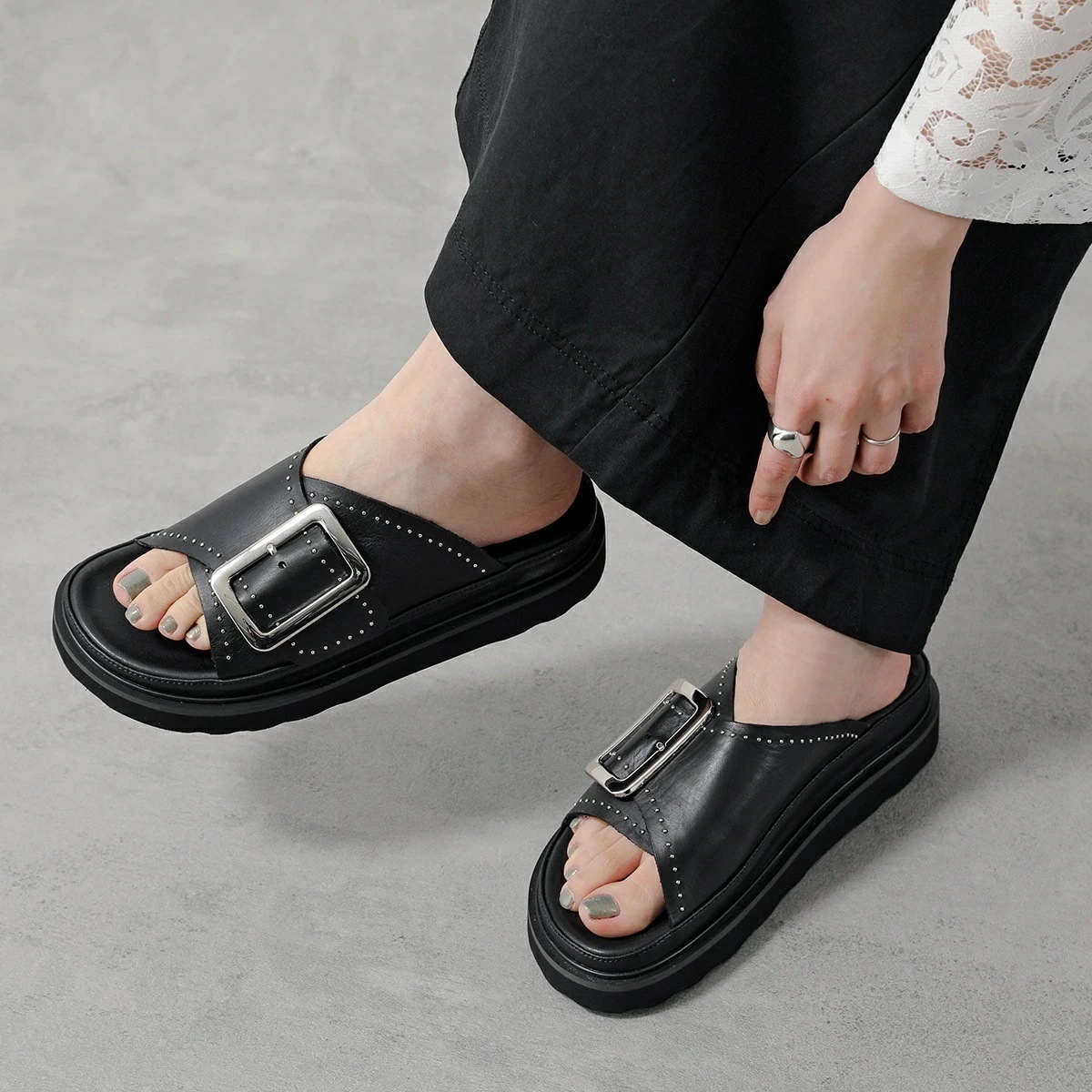 MOHI モヒ サンダル 1902483G レディース レザー ベルト スタッズ バックル シューズ 靴 NEGRO 【mega】