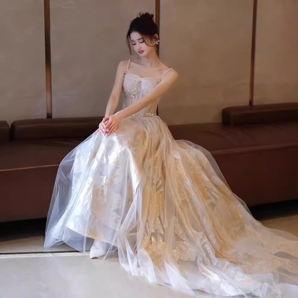 サスペンダーイブニングドレス高級軽い高級ニッチシャンパンカラーホスト婚約パーティー女性成人式プリンセスドレス秋
