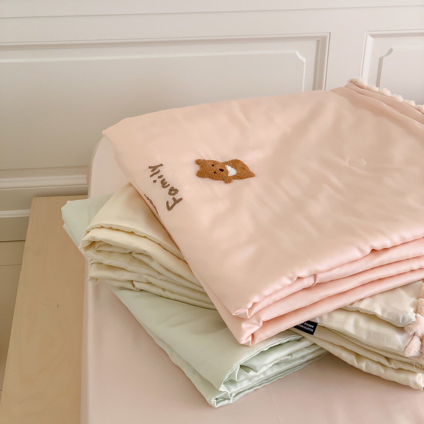 5.12【迅速な発送】カートゥーン 子供 60S 天絲 刺繍 夏掛け布団 4点セット シルク感 裸寝 エアコン用 洗濯機可 薄