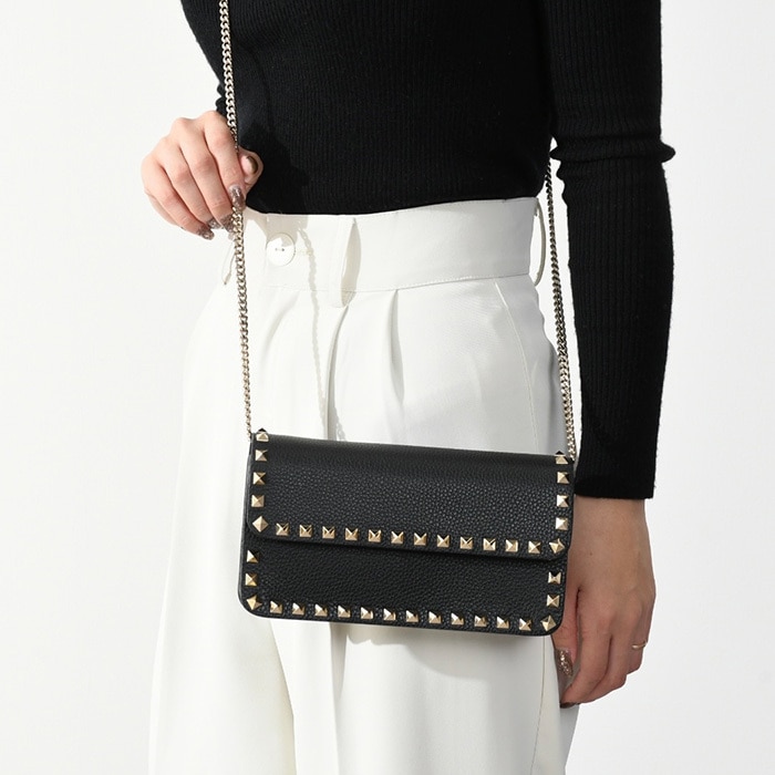 バレンチノ バッグ ロックスタッズショルダーバッグ P0S61 VSH レディース BLACK ブラック 人気 ギフト おすすめ