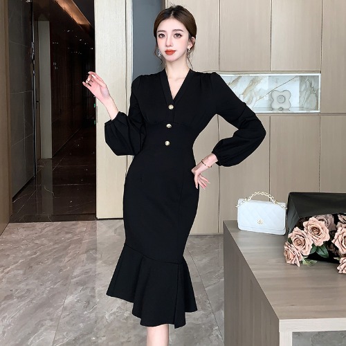 セレブ風レディな雰囲気のワンピースフレンチパフスリーブ女神範フィッシュテールスカート春Vネック開脚バッグヒップスカート