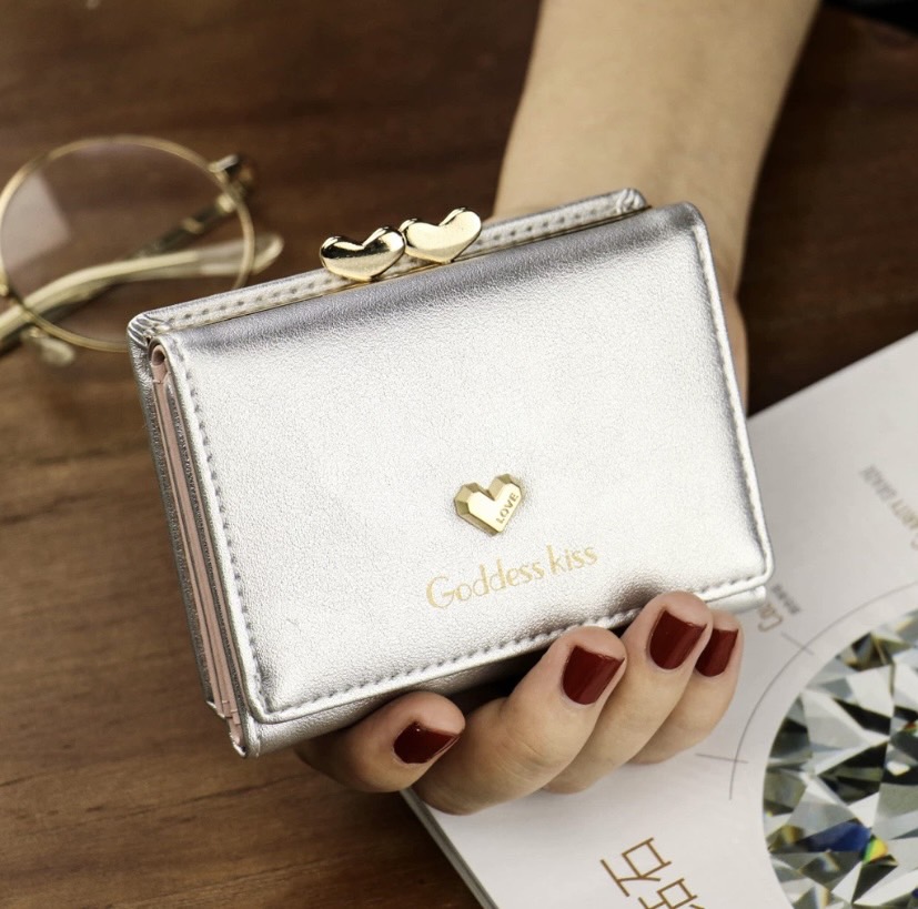THE MUSEUM VISITOR★韓国★HEART STUD SPRAY WALLET 財布 2色 THE MUSEUM VISITOR☆韓国☆HEART STUD SPRAY WALLET 財布 2色