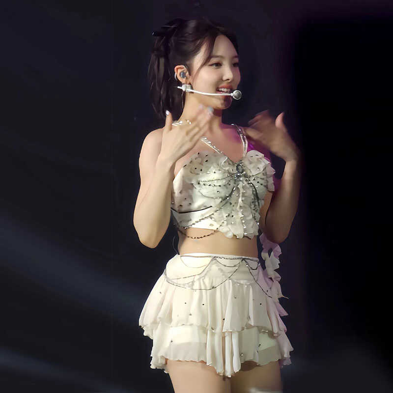 2回のリン・ナヨンがダンスパフォーマンス衣装でパフォーマンスホットなダイヤモンドレース甘くてファッショナブルな