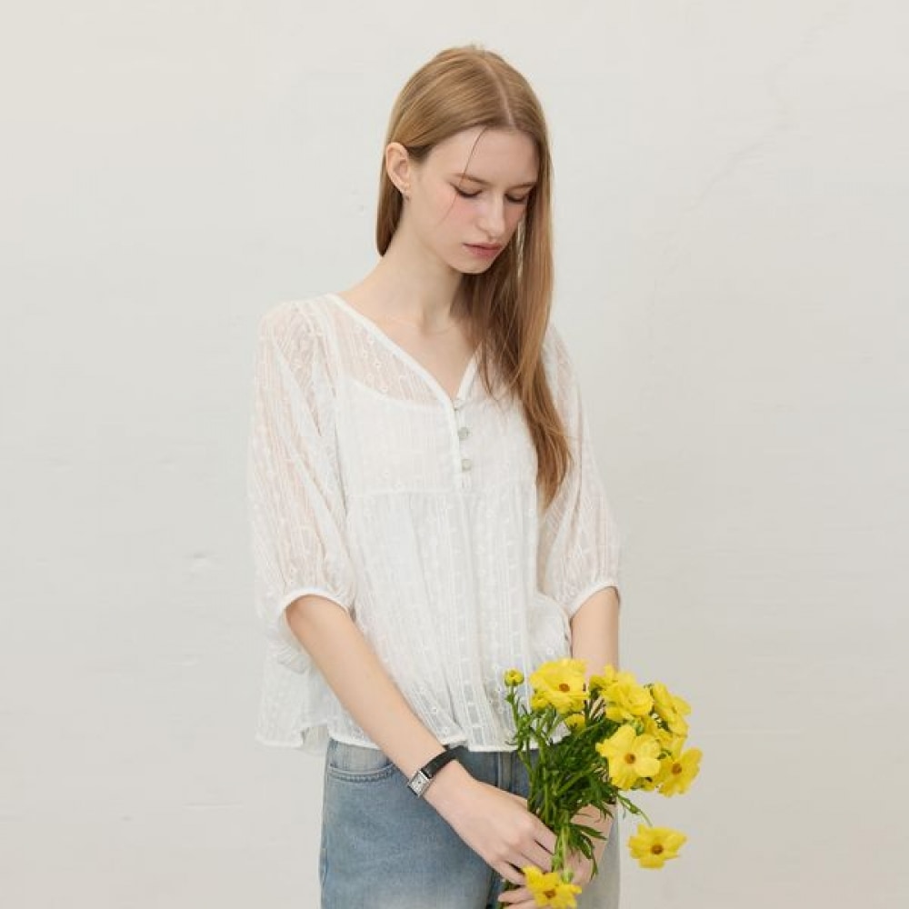 [リアーナニューヨーク] セットパンチング刺繍ブラウス_アイボリー