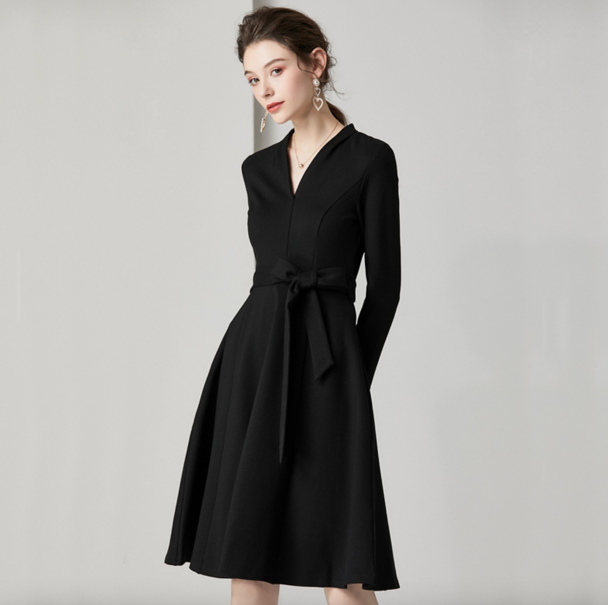 ワンピース デート ミモレ ミモレ丈 袖あり 長袖 Vネック かわいい 大人可愛い きれいめ シンプル カジュアル 大人 上品 おしゃれ お洒落 主役級 存在感 春 秋 10代 20代 30代