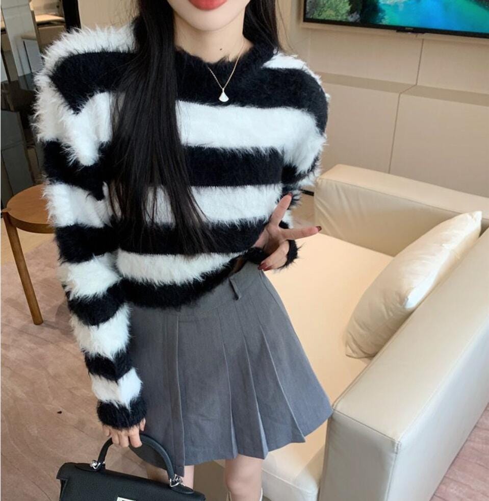 ストライプで厚手の小柄な服ゆったりとしたけだるい風のプルオーバーニットセーター女