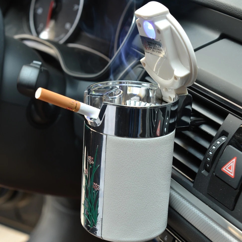 【超お得1つ買うと10個もらえる】急速出荷【父の日】新しいソーラー自動車灰皿炭素繊維車載灰皿LEDライト付き車用灰皿