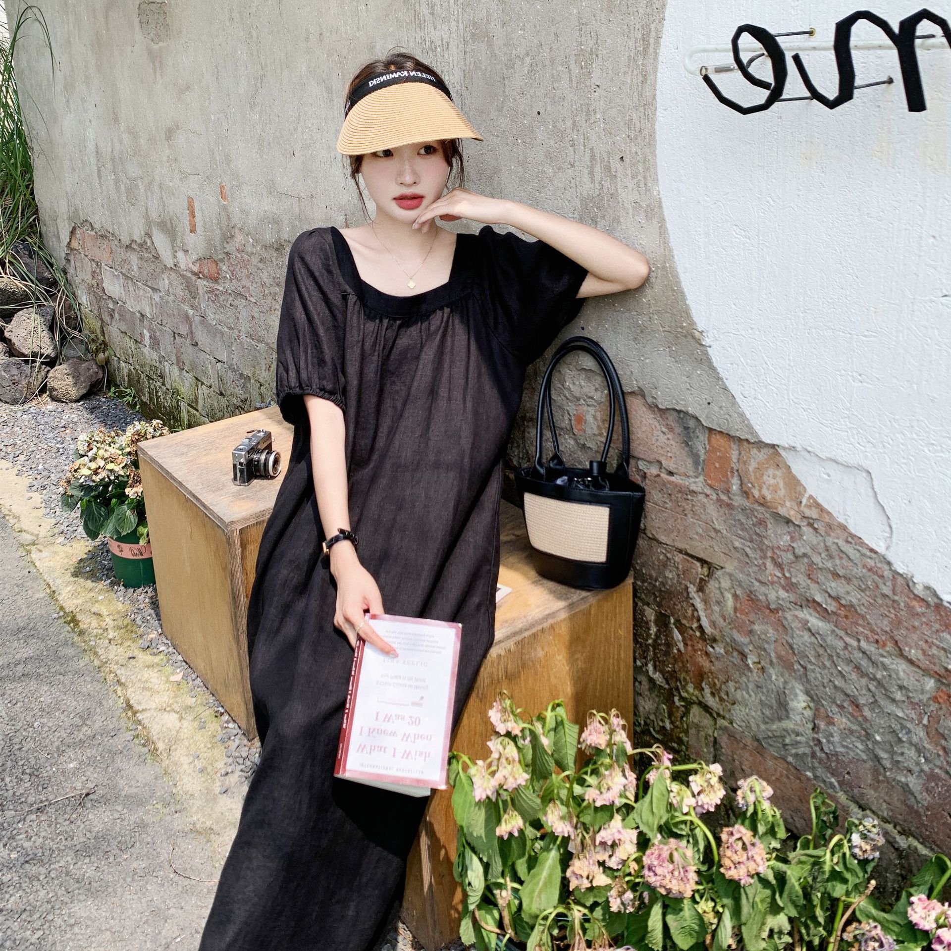 実際のフランススクエアネックインスレトロバブルスリーブ小さな黒いドレスAライン緩い薄いファッショナブルなロングリネンドレス